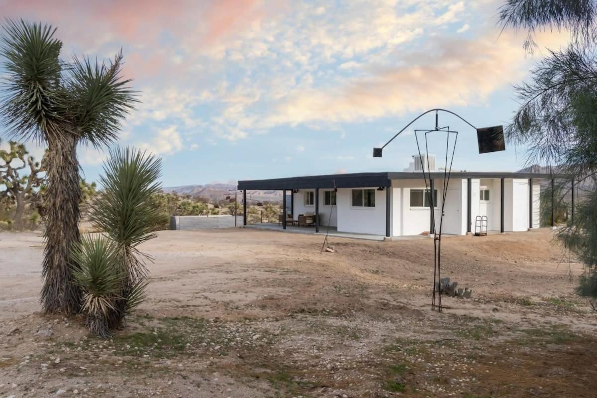 Вилла Kinetic House-Joshua Trees Sculptures Cowboy Pool Юкка-Вэлли Экстерьер фото